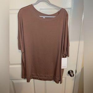 lululemon T-shirt, Size L! Never worn!